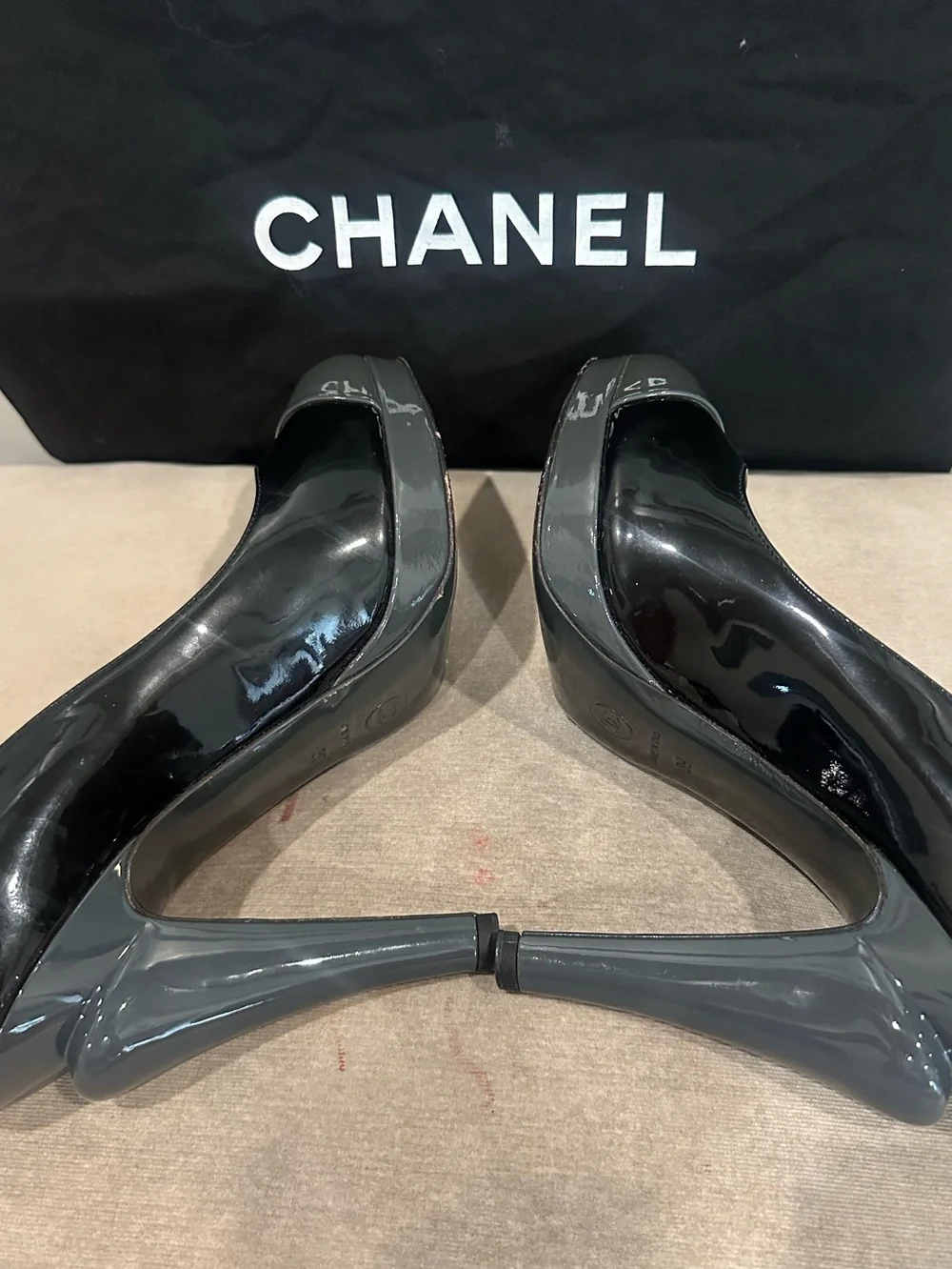 CHANEL pumps
